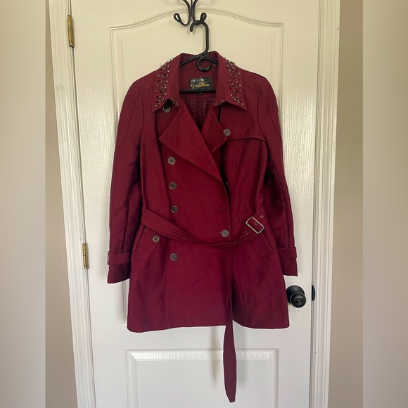 Gorgeous Trench with embellished collar - Picture 1 of 3